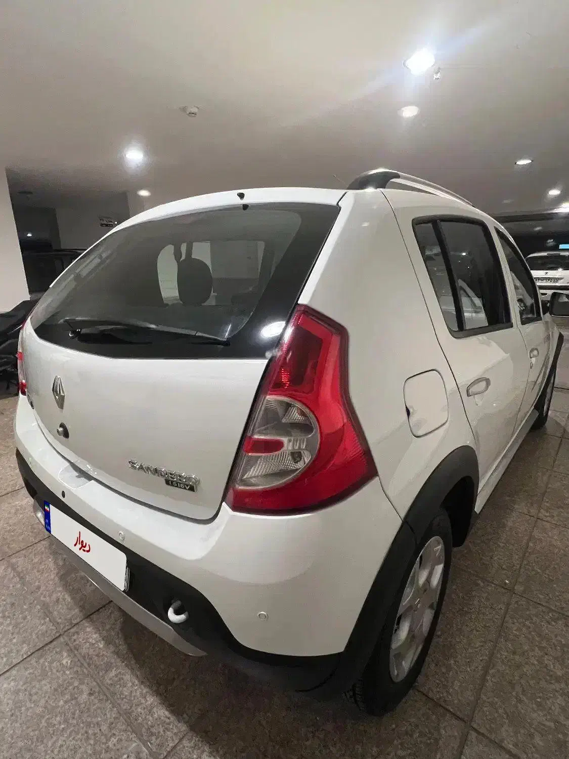 رنو ساندرو استپوی آخر ۱۳۹۶سنددست اول ۱۰۰٪ بدون رنگ|خودرو سواری و وانت|تهران, کامرانیه|دیوار