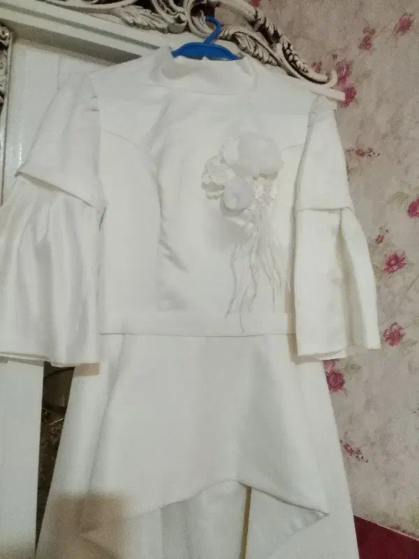 لباس عقد و جشن نامزدی|لباس|میانه, |دیوار