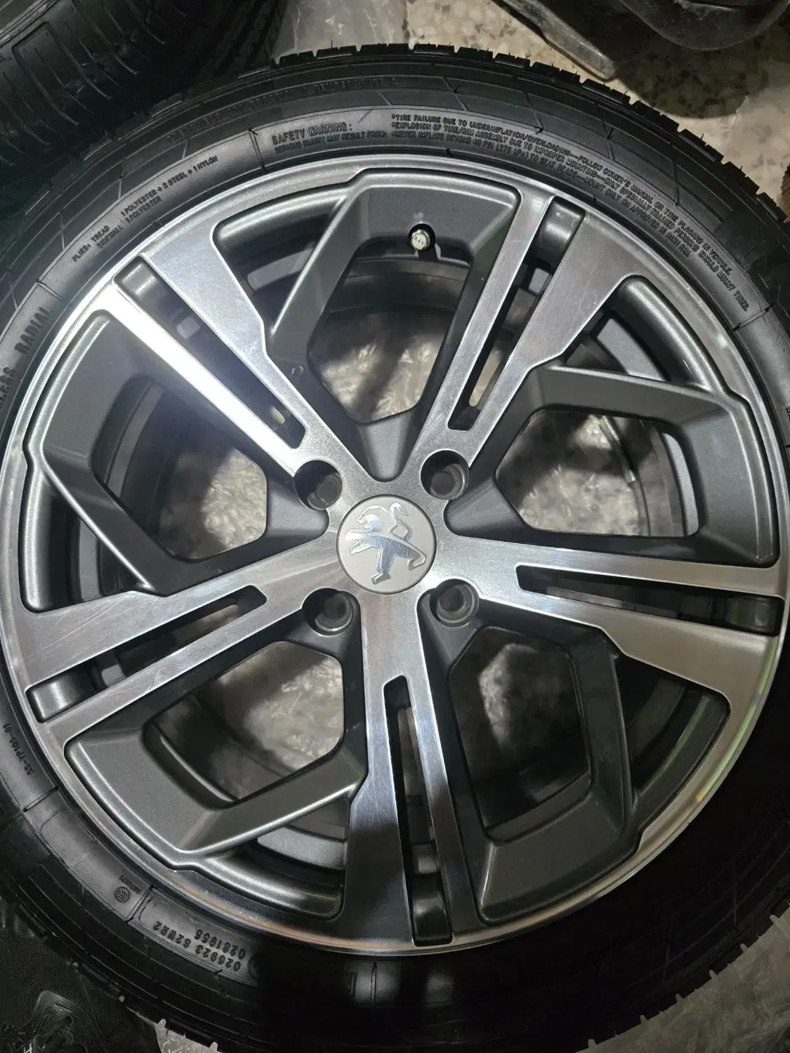 رینگکربن سایز ۱۶ دودی ورخ تراش با لاستیک چینی|قطعات یدکی و لوازم جانبی|عقدا, |دیوار