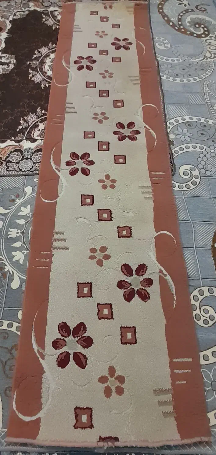 یک فرش کناره ۲ نیم متری، کار کرده|فرش|ری, علایین|دیوار