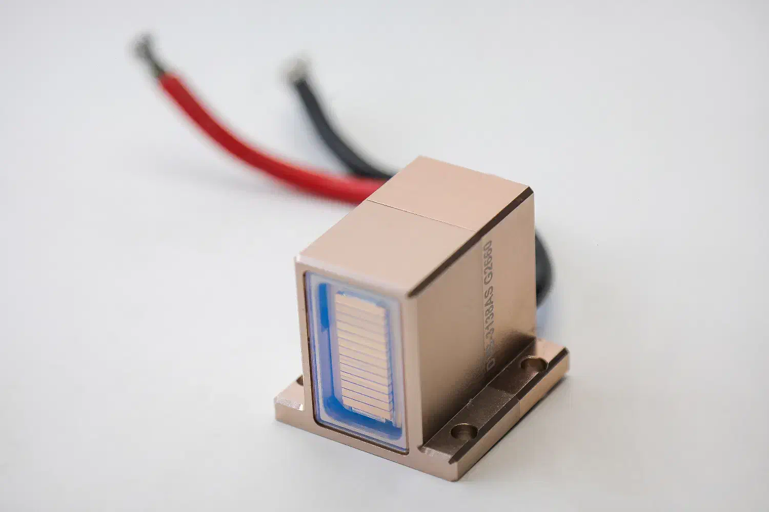 سورس لیزر و لیزربار ۱۲۰۰ وات تیتانیوم|پزشکی|گرگان, |دیوار