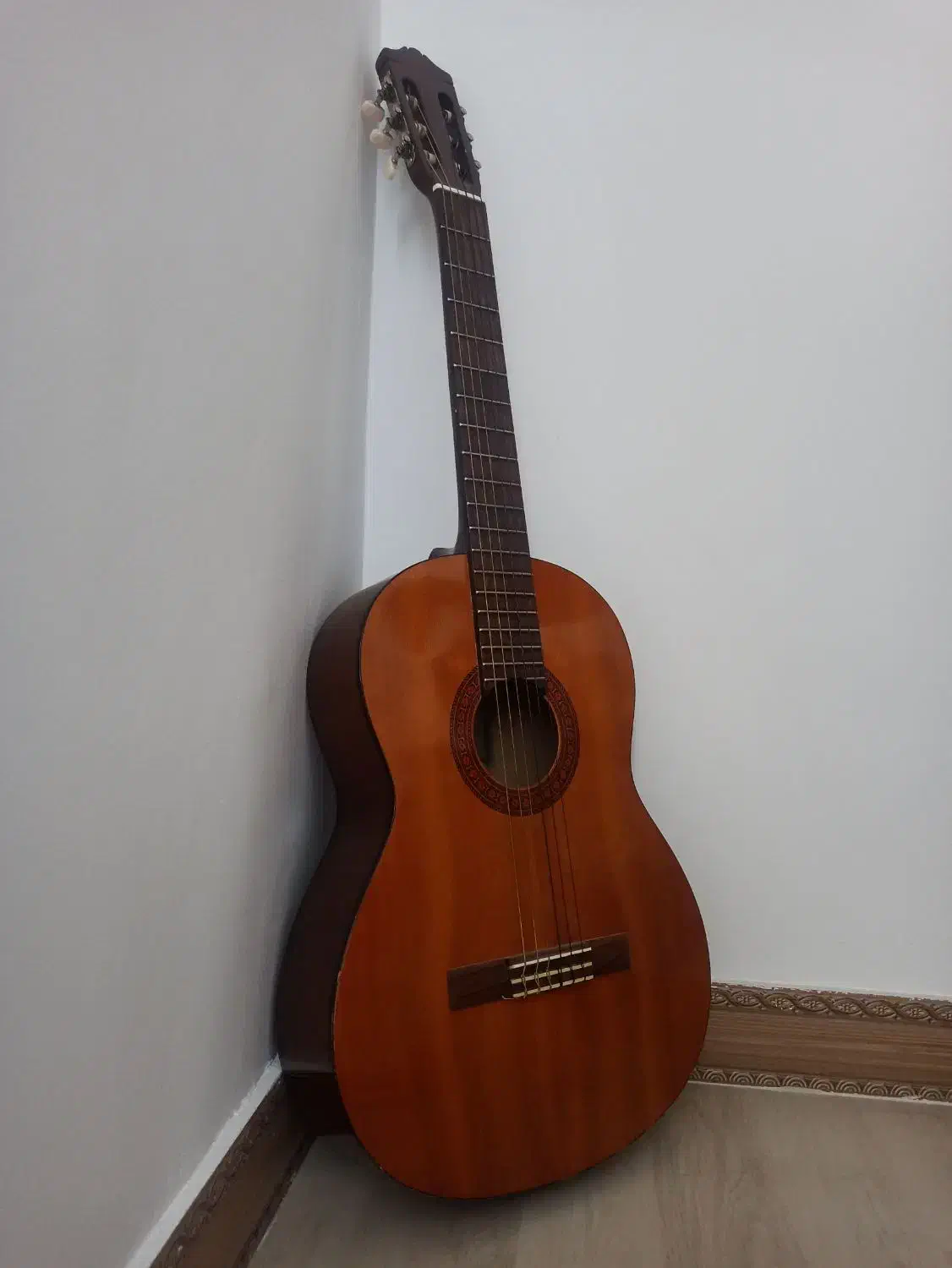 گیتار yamaha c40|گیتار، بیس، امپلیفایر|بیجار, |دیوار