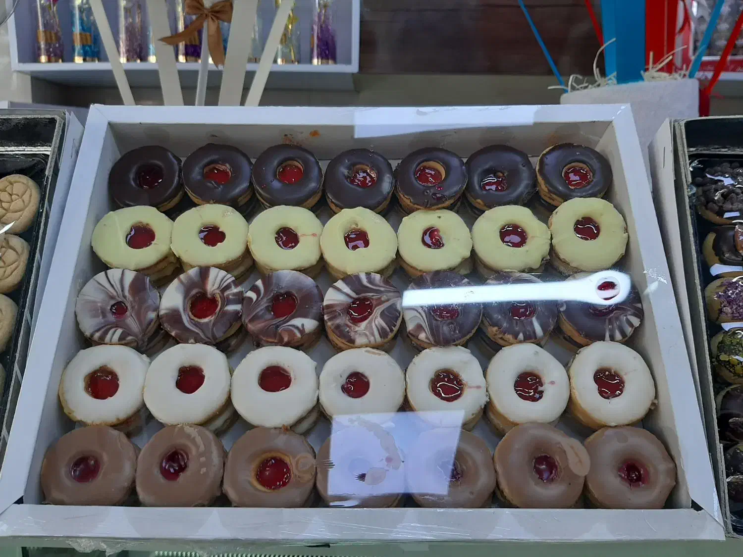 خلیفه خشک کار برای قنادی|استخدام خدمات فروشگاه و رستوران|شاهین‌شهر, عطار|دیوار