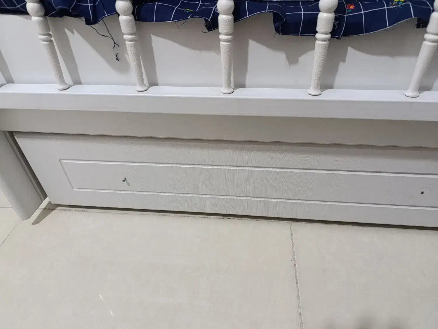 تخت کودک کاملا سالم|تخت و صندلی بچه|پرند, فاز ۴|دیوار