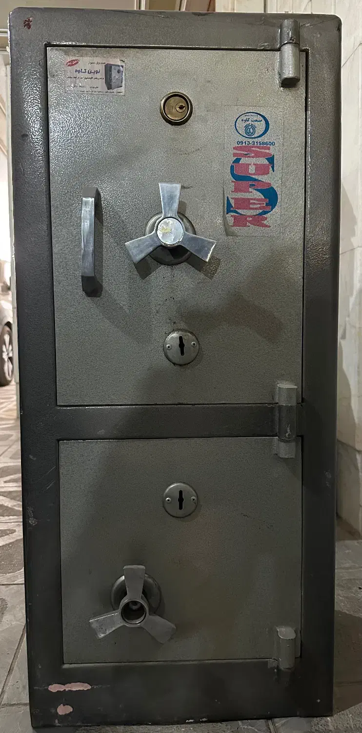 گاو صندوق دو طبقه|دفتر کار|اصفهان, جلفا|دیوار