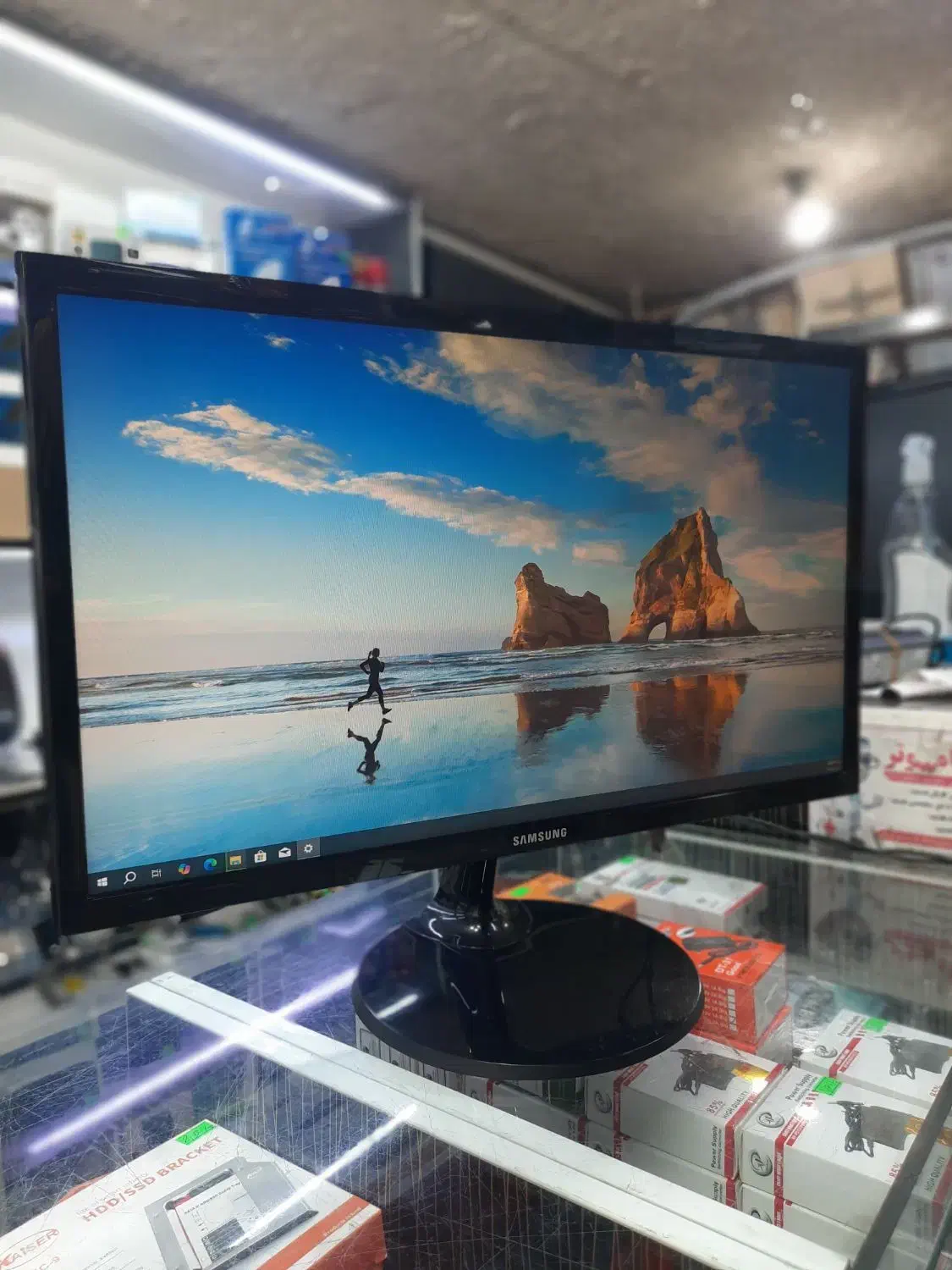 مانیتور SAMSUNG 22INCH با جعبه و مهلت تست|قطعات و لوازم جانبی رایانه|تهران, امامت|دیوار