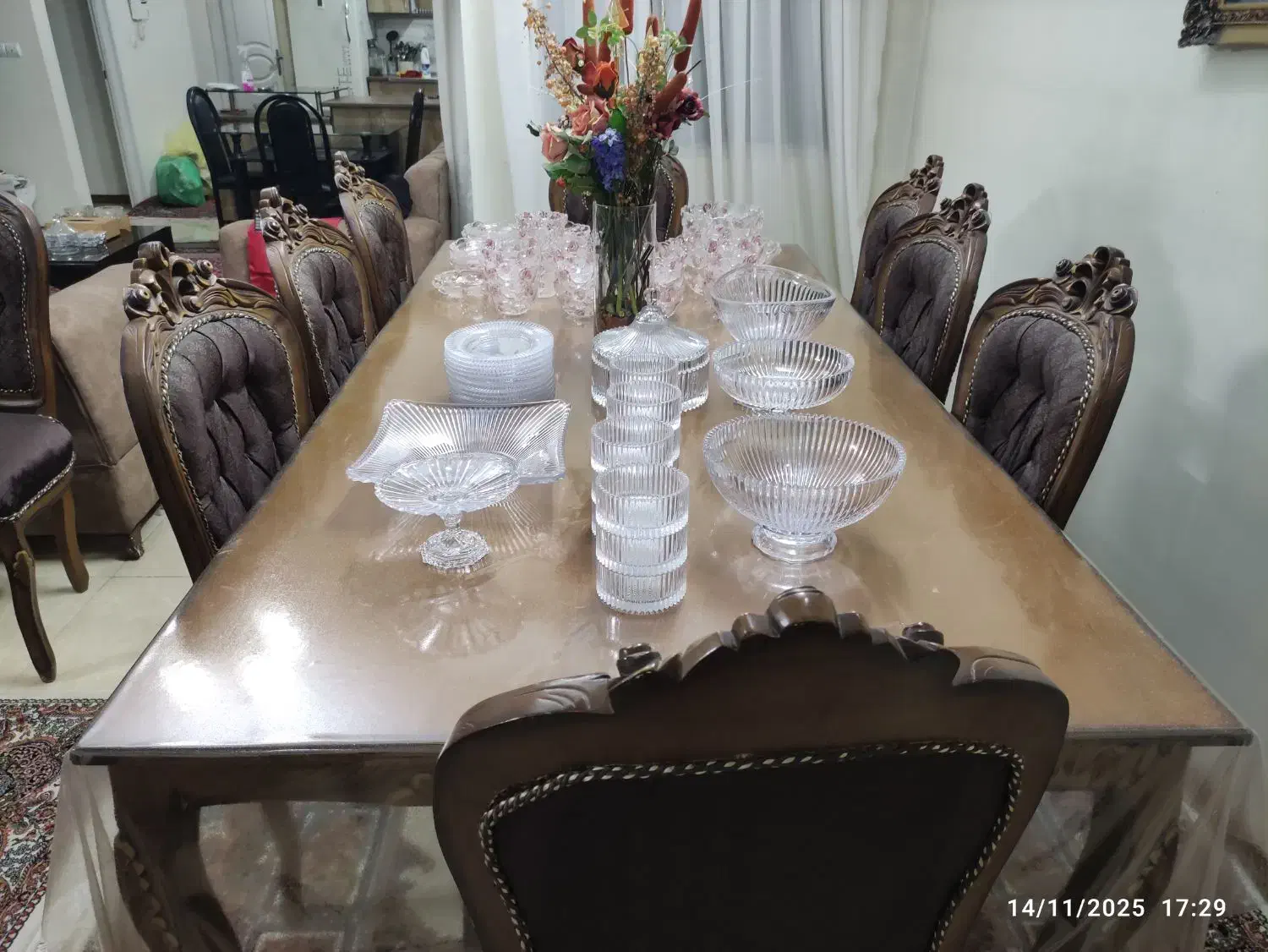 مبلمان خانگی ۸ نفره به همراه میز غذا خوری|مبلمان خانگی و میز عسلی|کرج, کرج نو|دیوار