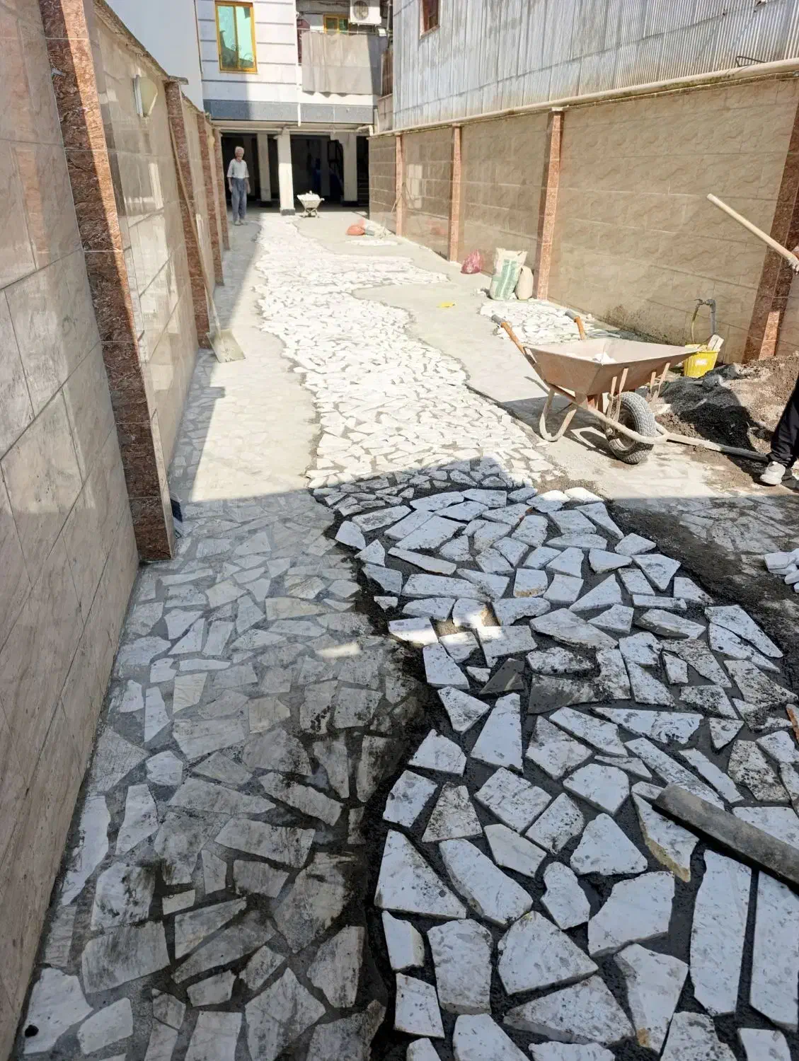 لاشه چینی کف سازی سنگ فرش موزاییک کاری|خدمات پیشه و مهارت|رشت, صفاری|دیوار