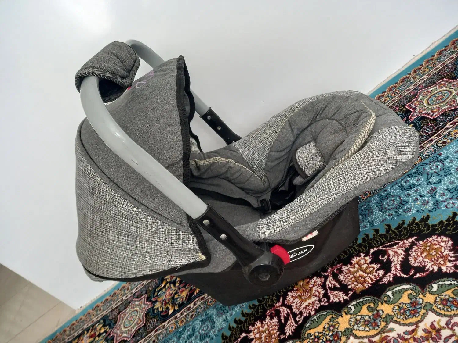 کریر|اسباب و اثاث بچه|اصفهان, باغ فدک|دیوار