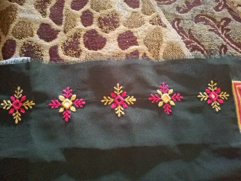 اینه جالار|لباس|چابهار, |دیوار