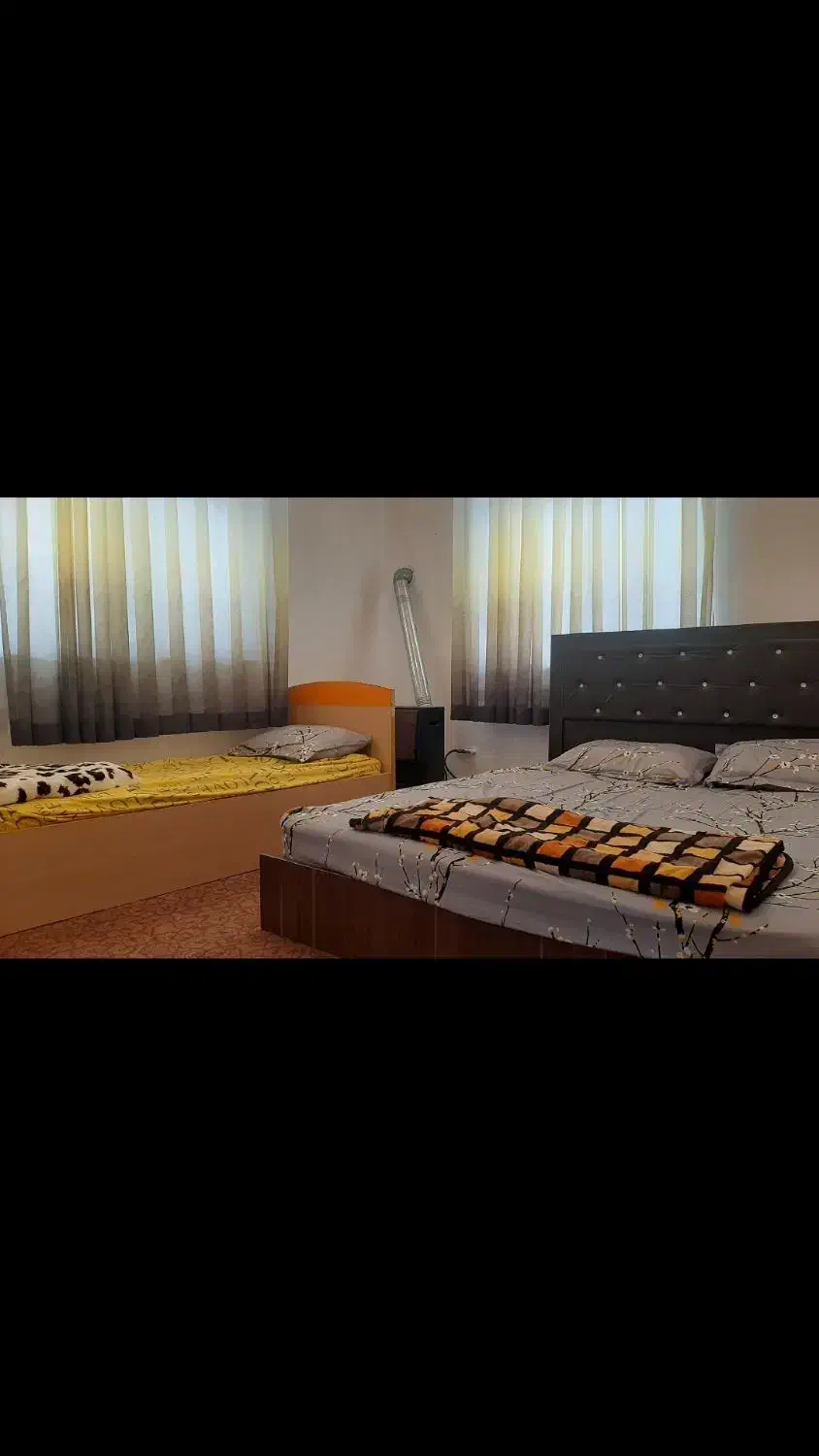 ویلا دوخوابه حیاط دار|اجارهٔ کوتاه‌مدت ویلا و باغ|رشت, باهنر|دیوار