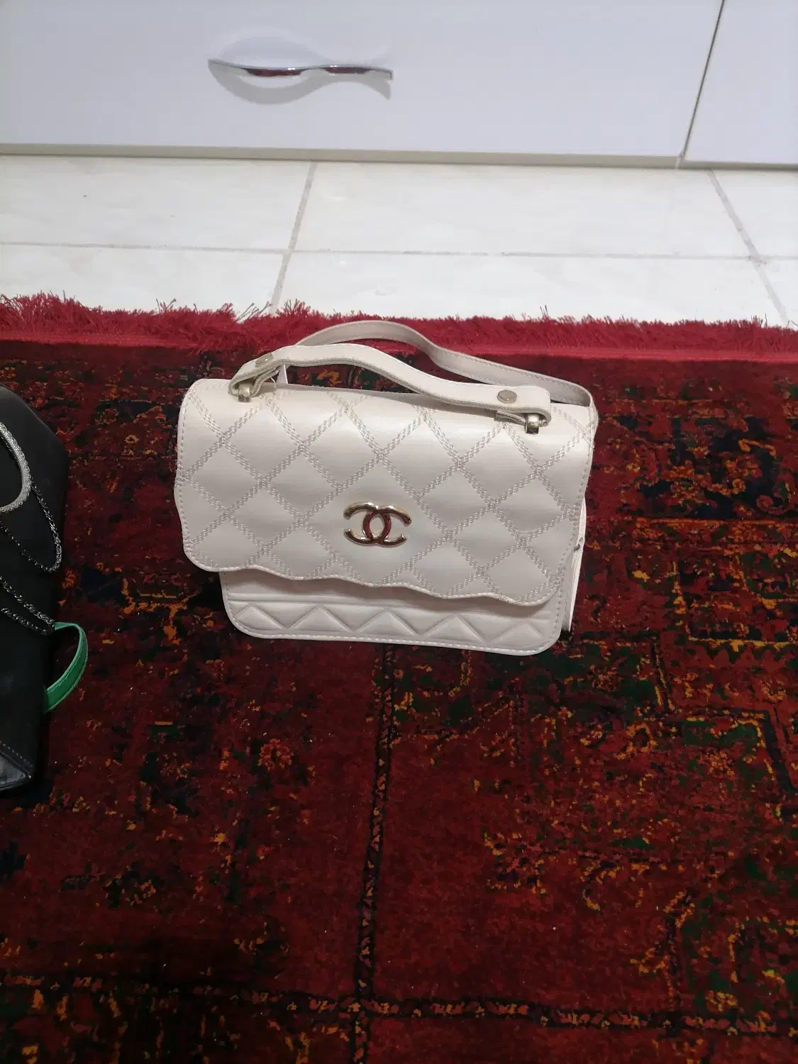 کیف مجلسی|کیف، کفش، کمربند|شیراز, میانرود|دیوار