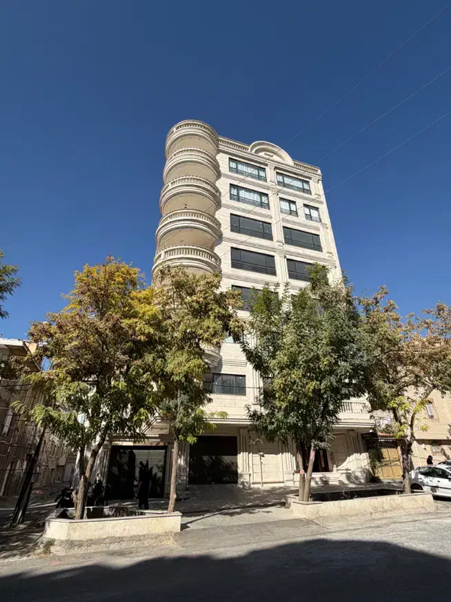 ۳۰۰ متر واحد آپارتمان فول و لوکس خ امیرکبیر|فروش آپارتمان|بروجرد, |دیوار