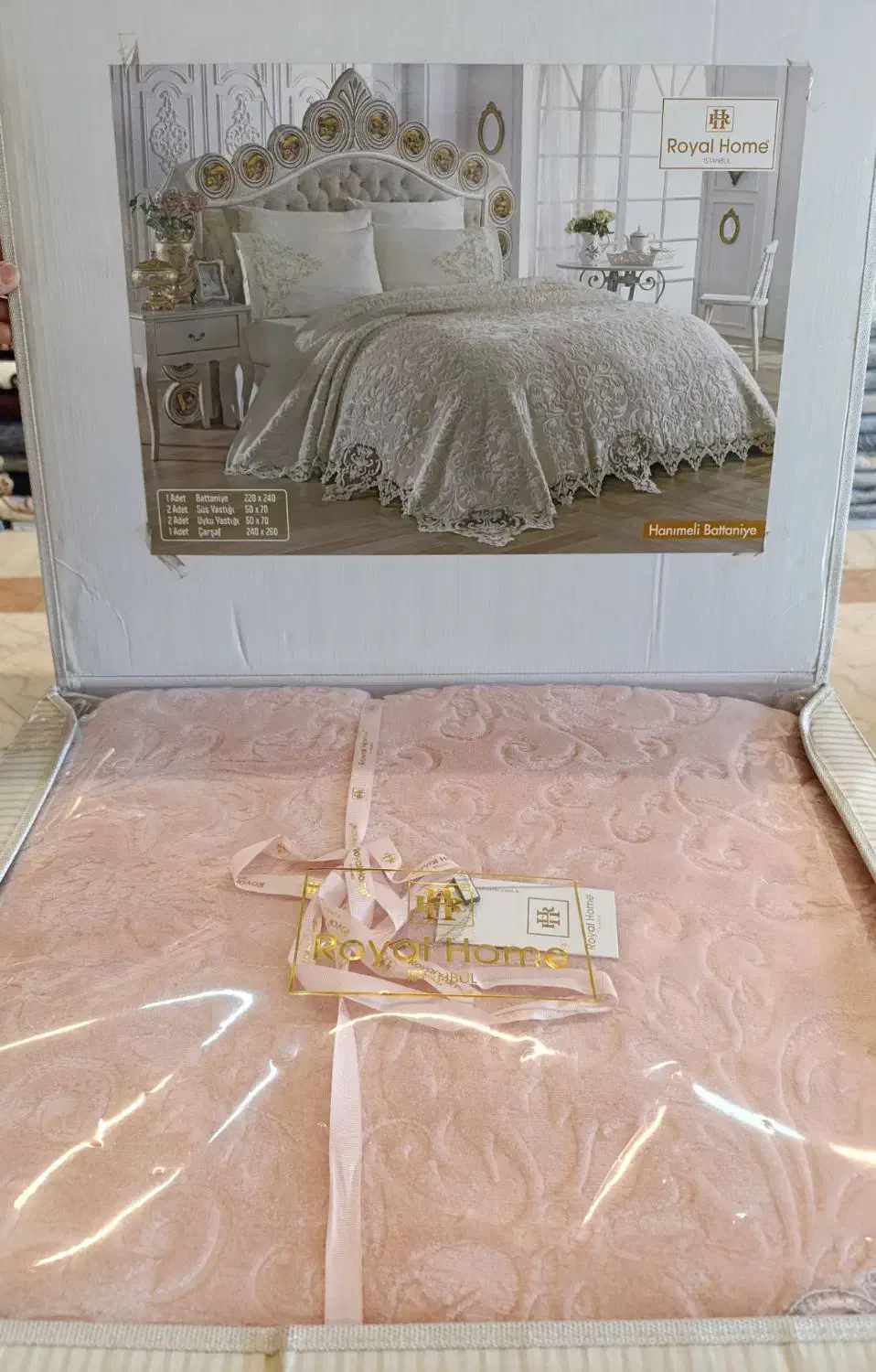 سرویس رو تختی کامل ترک بسیار شیک مناسب جهیزیه|سرویس روتختی|خمینیشهر, |دیوار