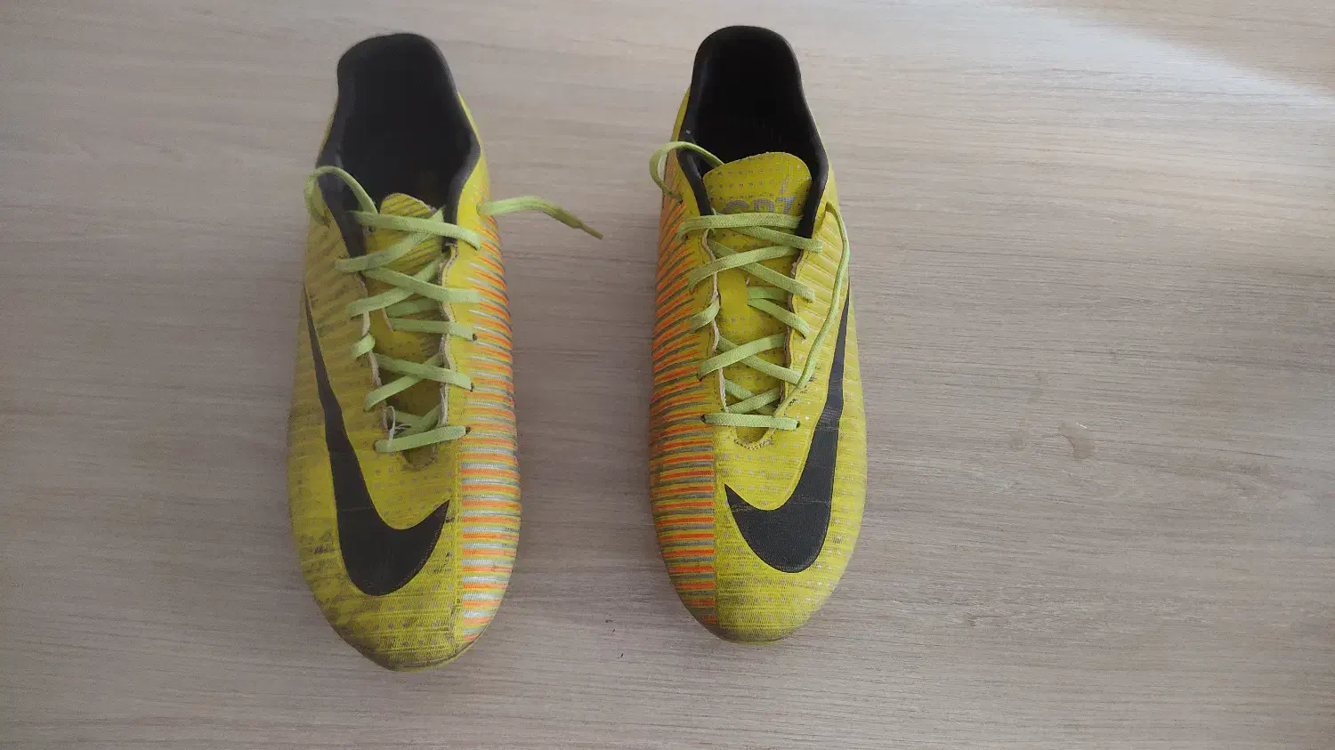 استوک فوتبال CR7 سایز44|کیف، کفش، کمربند|پرند, فاز ۵|دیوار