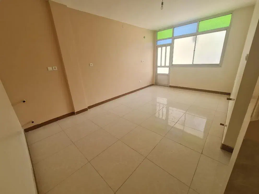 حیاط دربست خیابان کیانی