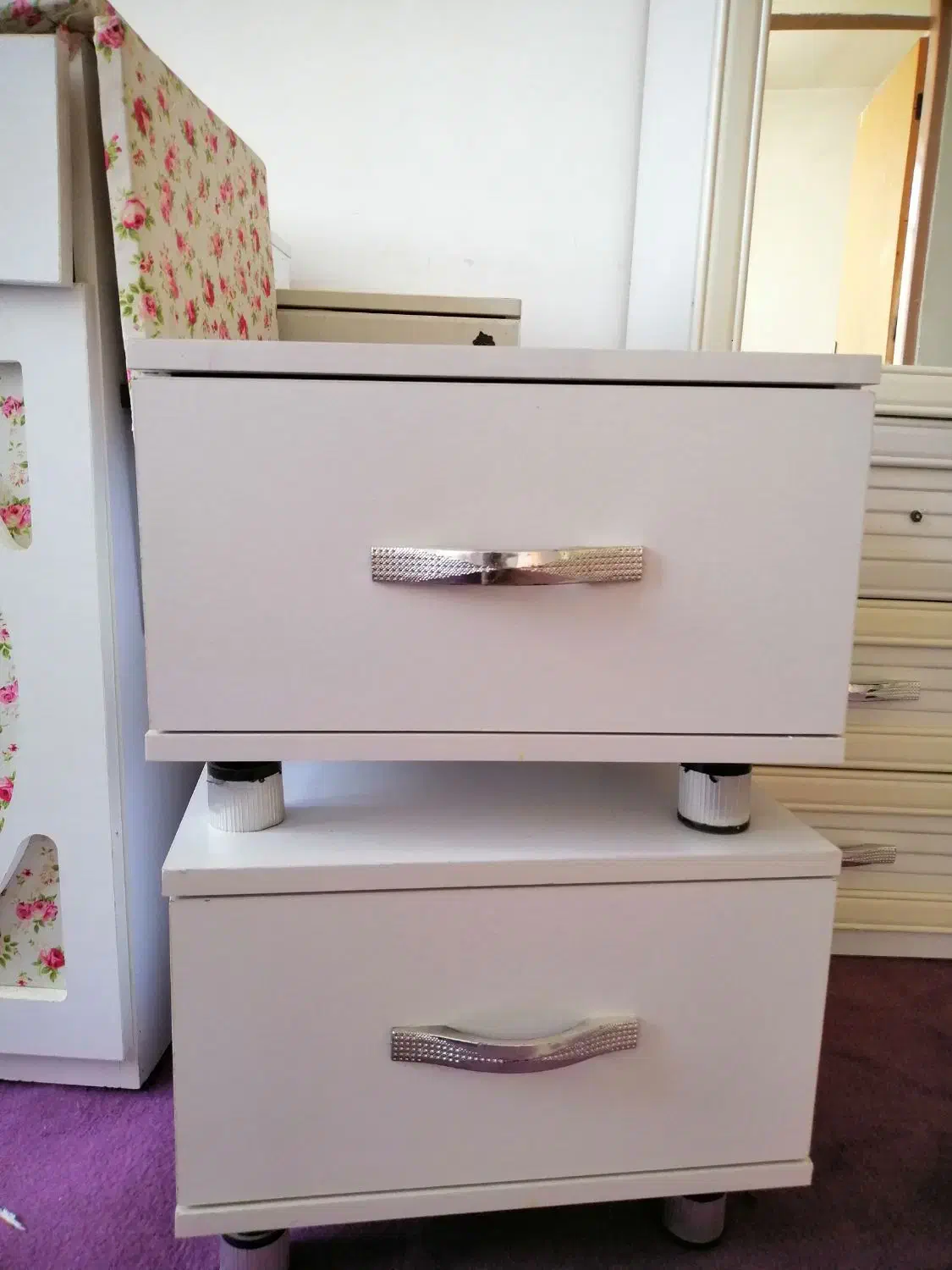 تخت دونفره به همراه تشک وپاتختی وپایه چوبی|تخت و سرویس خواب|ساوه, |دیوار