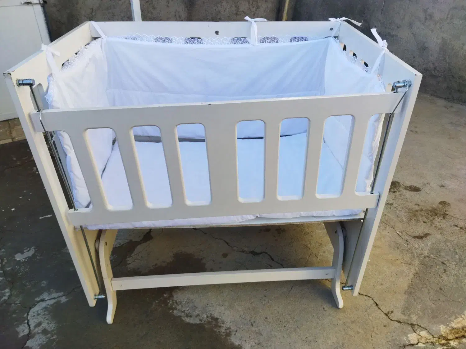 تخت کودک|تخت و صندلی بچه|زیویه, |دیوار