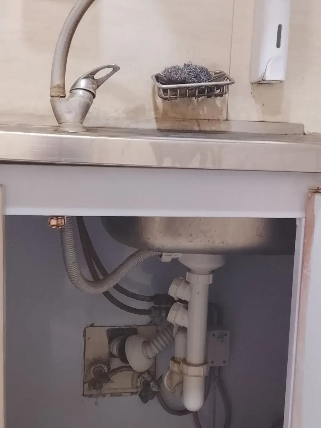 تعمیرنشتی سینک ظرفشوئی وروشویی|خدمات پیشه و مهارت|یزد, |دیوار