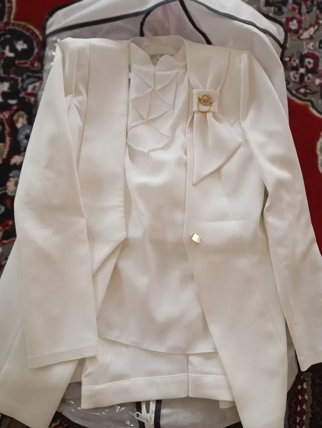 کت و شلوار|لباس|مرودشت, تخت جمشید|دیوار