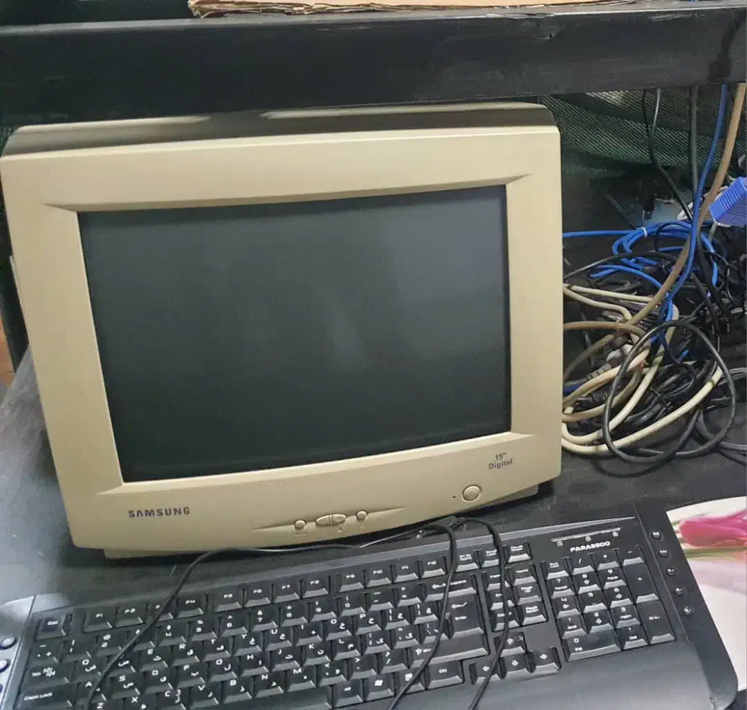 کیس و مانیتور|رایانه رومیزی|بروجرد, |دیوار