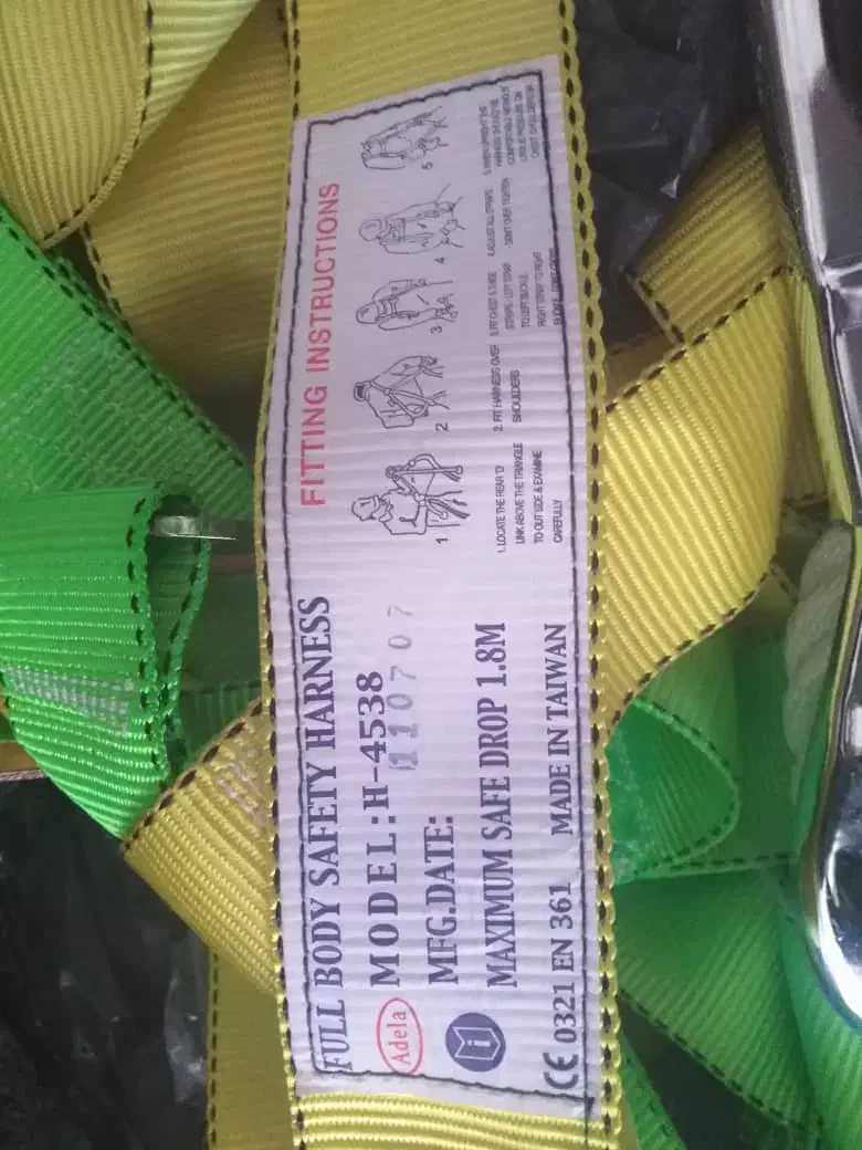 ۴ عدد کمربند ایمنی|کیف، کفش، کمربند|تهران, فرودگاه مهرآباد|دیوار