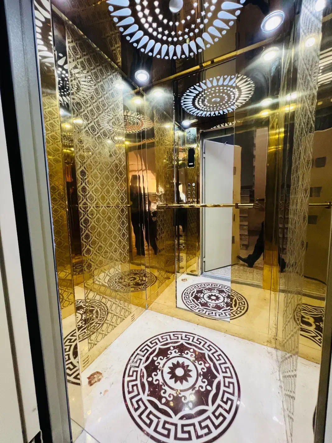 تک واحدی / نزدیک به حاشیه / صفر|فروش آپارتمان|مشهد, شهید مطهری|دیوار