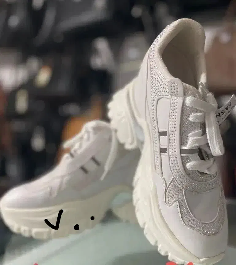 بوت وکتونی وکیف لپ تاب وزنانه به قیمت خرید|کیف، کفش، کمربند|قم, هنرستان|دیوار