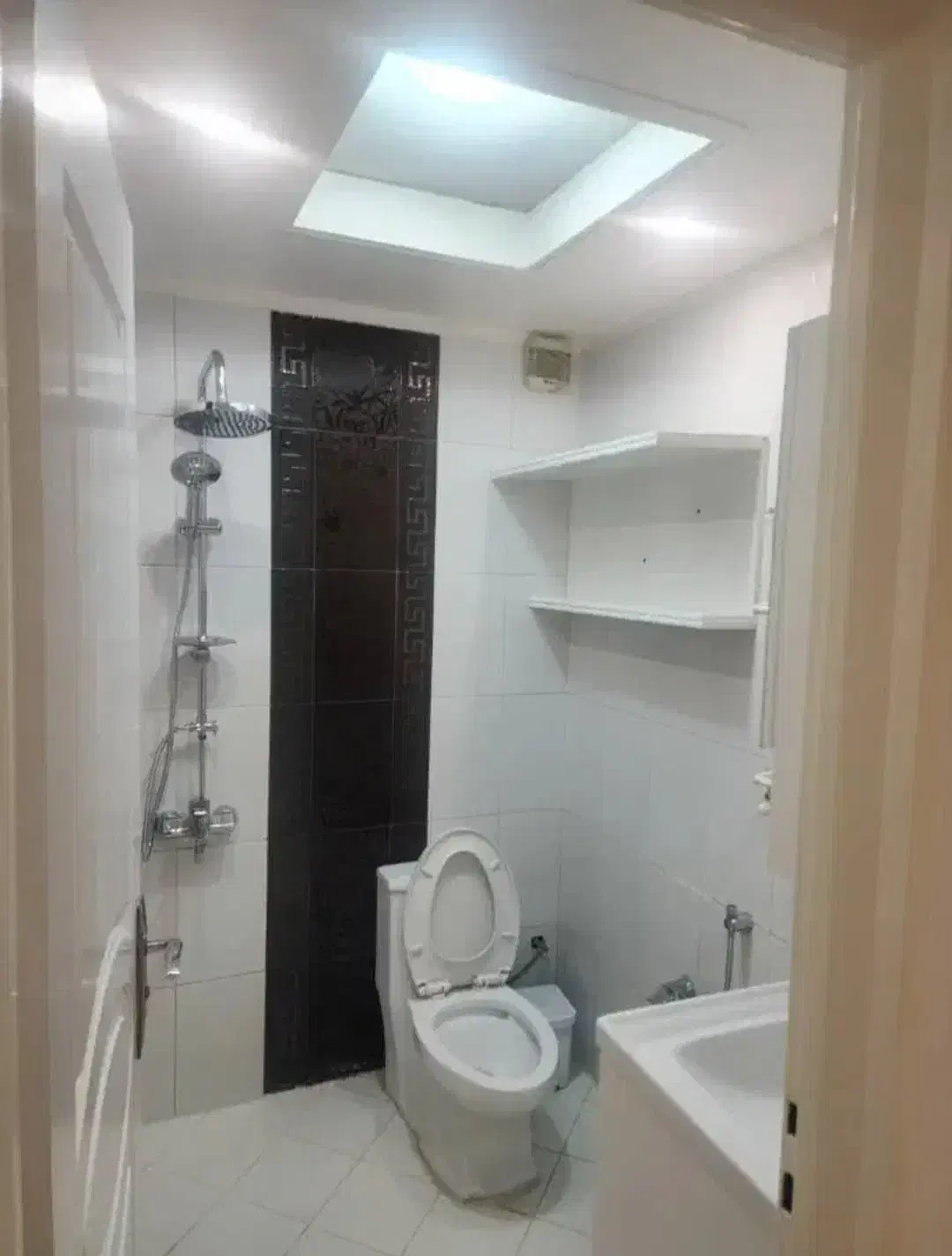 140متر سالن پرده رو به آفتاب تخلیه *