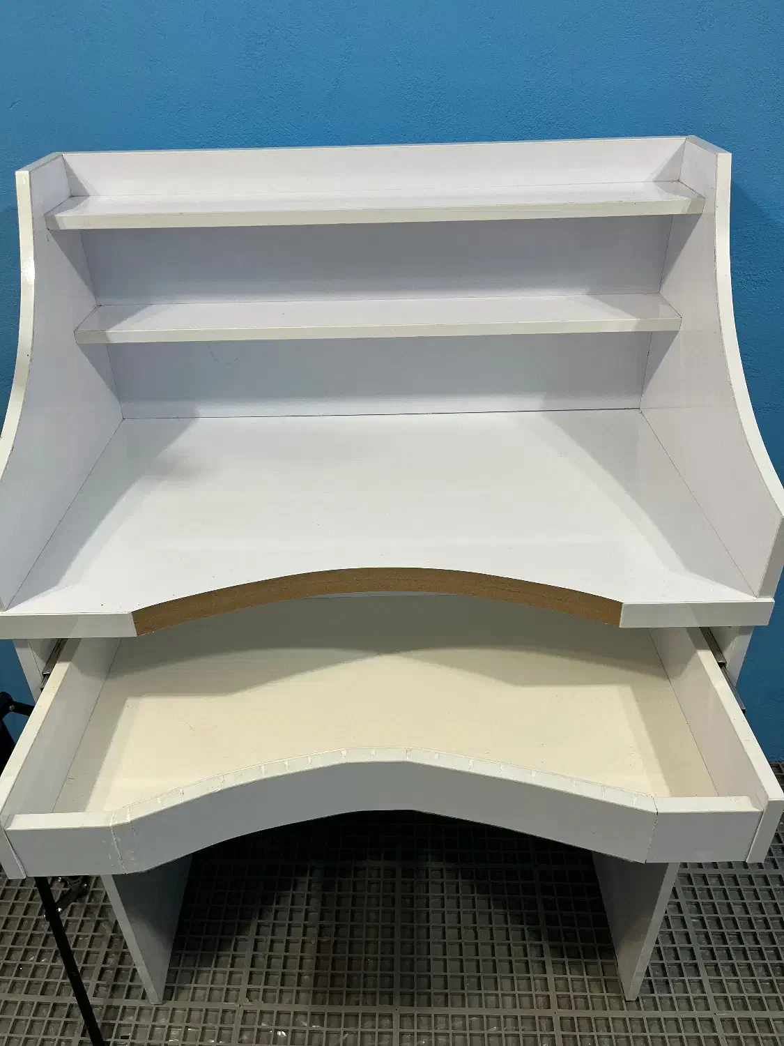 میز طلاسازی|ابزارآلات|فومن, |دیوار