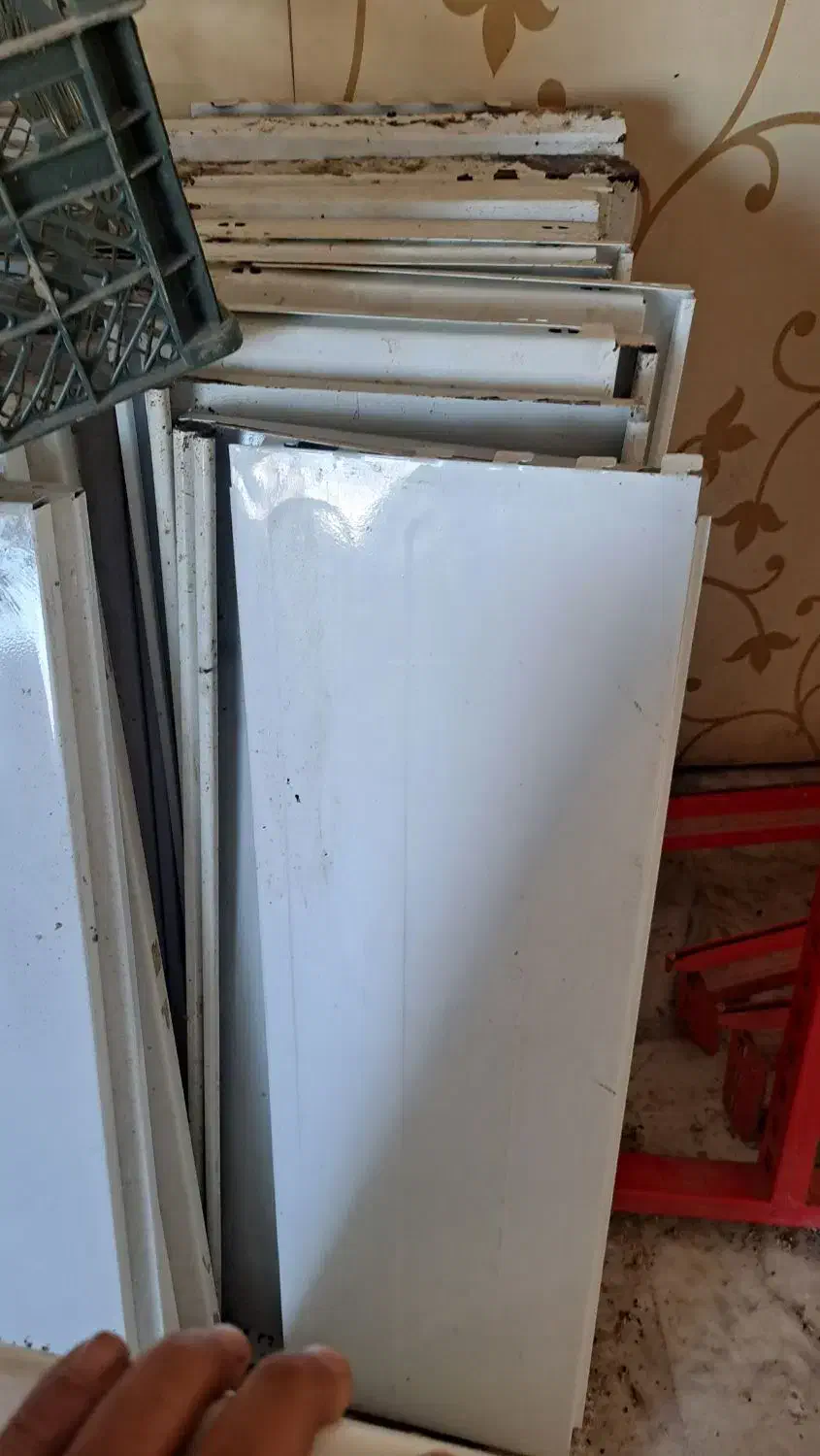 قفسه اهنی درحد نو|کتابخانه، شلف، قفسههای دیواری|بهنمیر, |دیوار