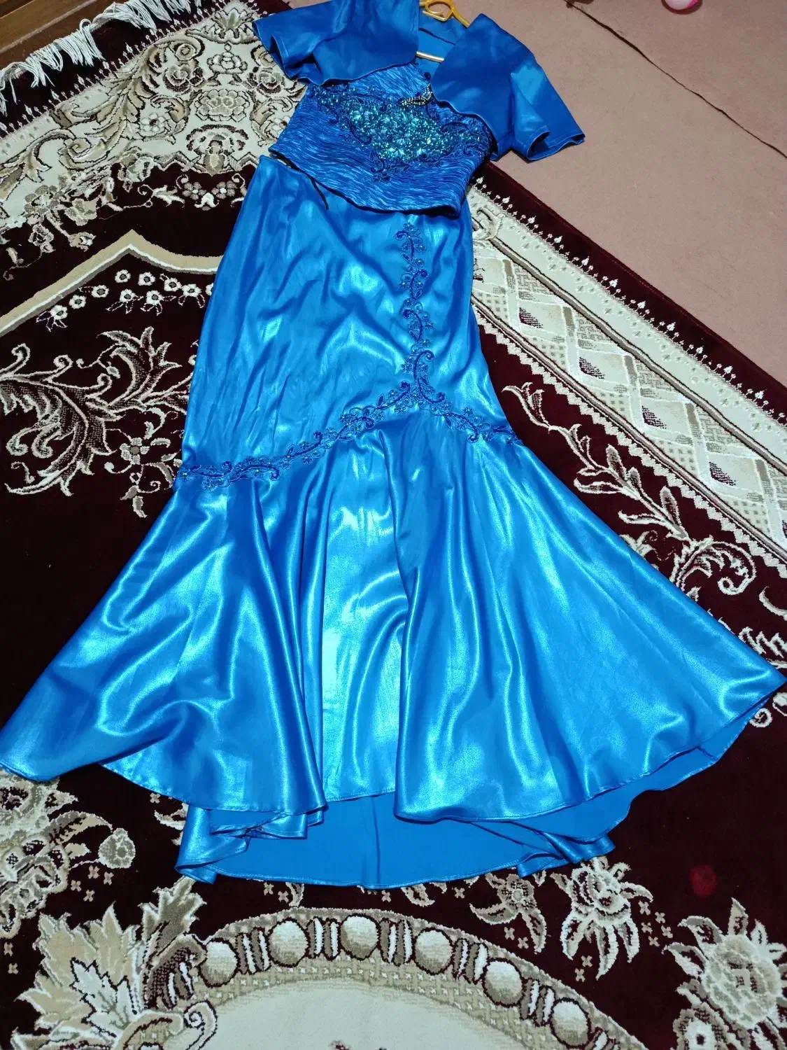 دو دست لباس جشن|لباس|مسجد سلیمان, |دیوار