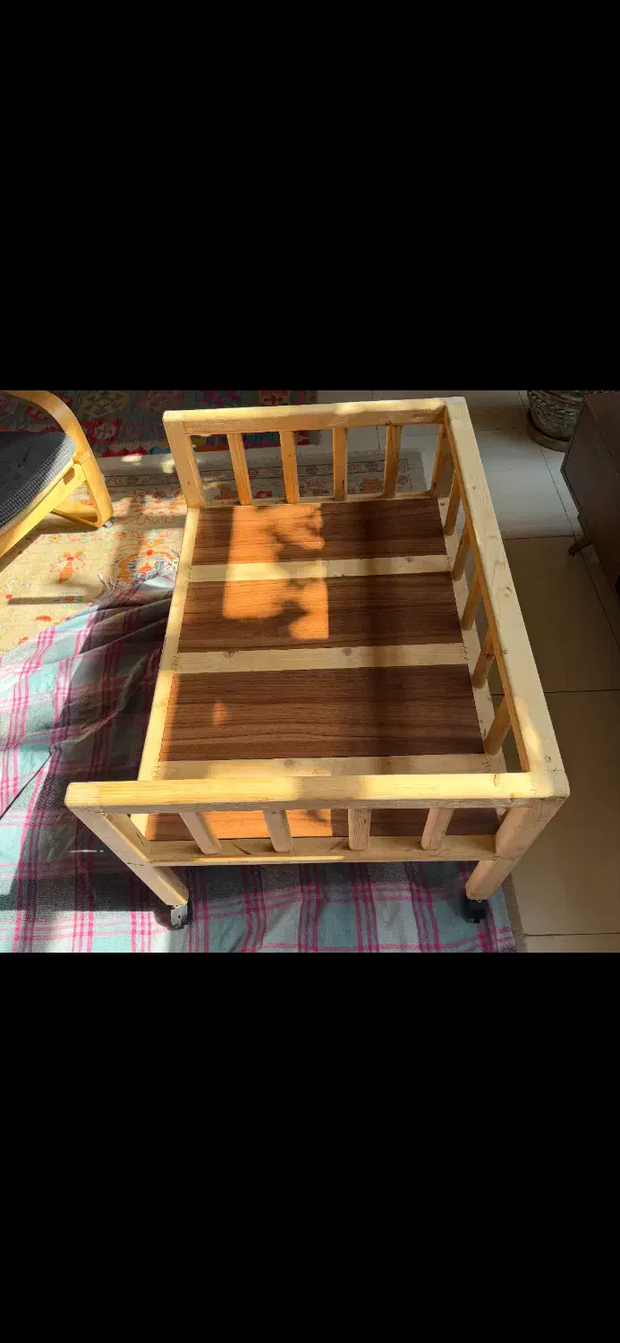 تخت کنار مادر|تخت و صندلی بچه|اصفهان, بوستان ناژوان|دیوار