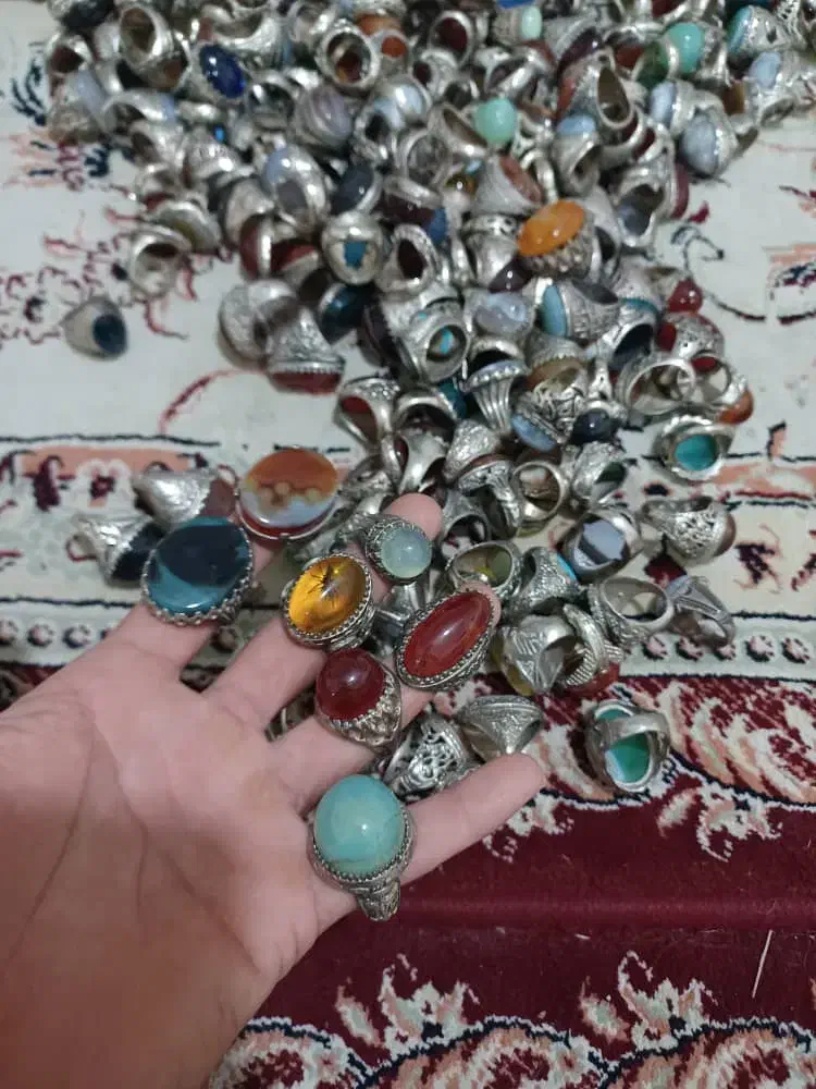 انگشتر|بدلیجات|شیراز, دروازه اصفهان|دیوار