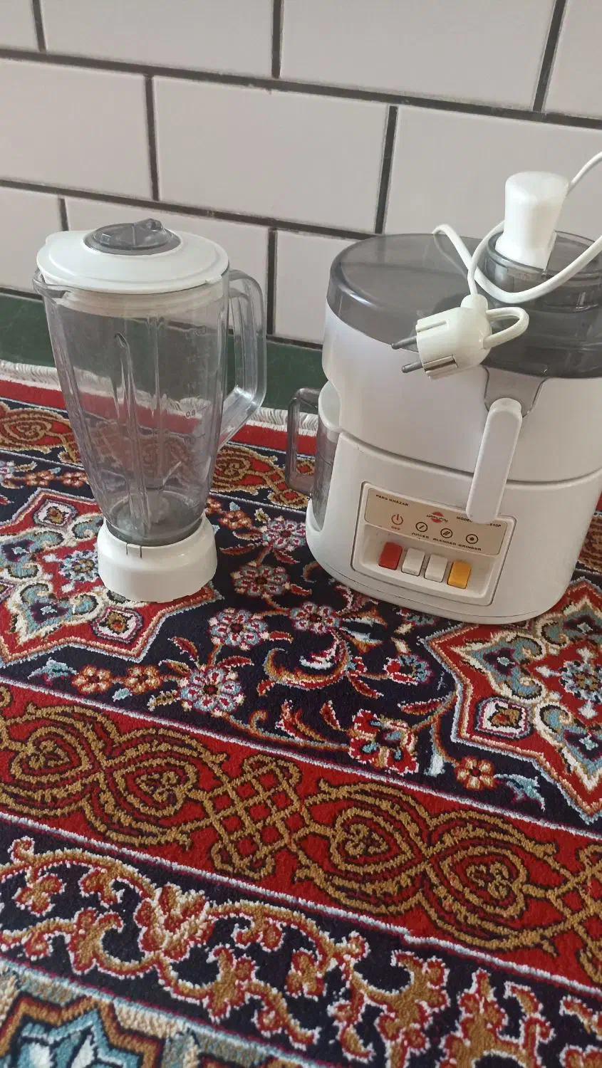 ابمیوه گیر پارس خزر کاملا سالم همراه کارتن|آبمیوه‌گیر و آب‌مرکبات‌گیر|خرم‌آباد, |دیوار