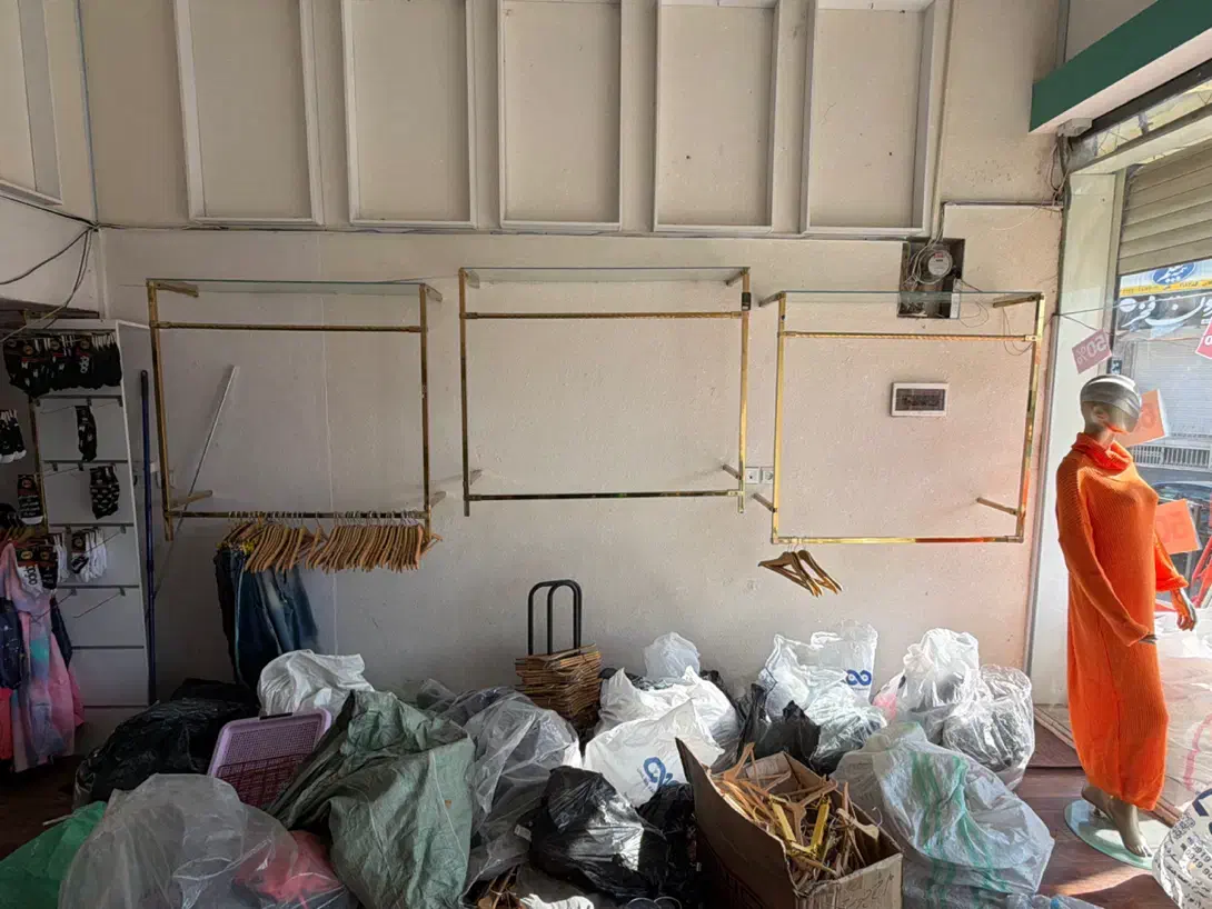 دکور بوتیک عکس هارو ببینین زیر قیمت فوری|فروشگاه و مغازه|یزد, |دیوار