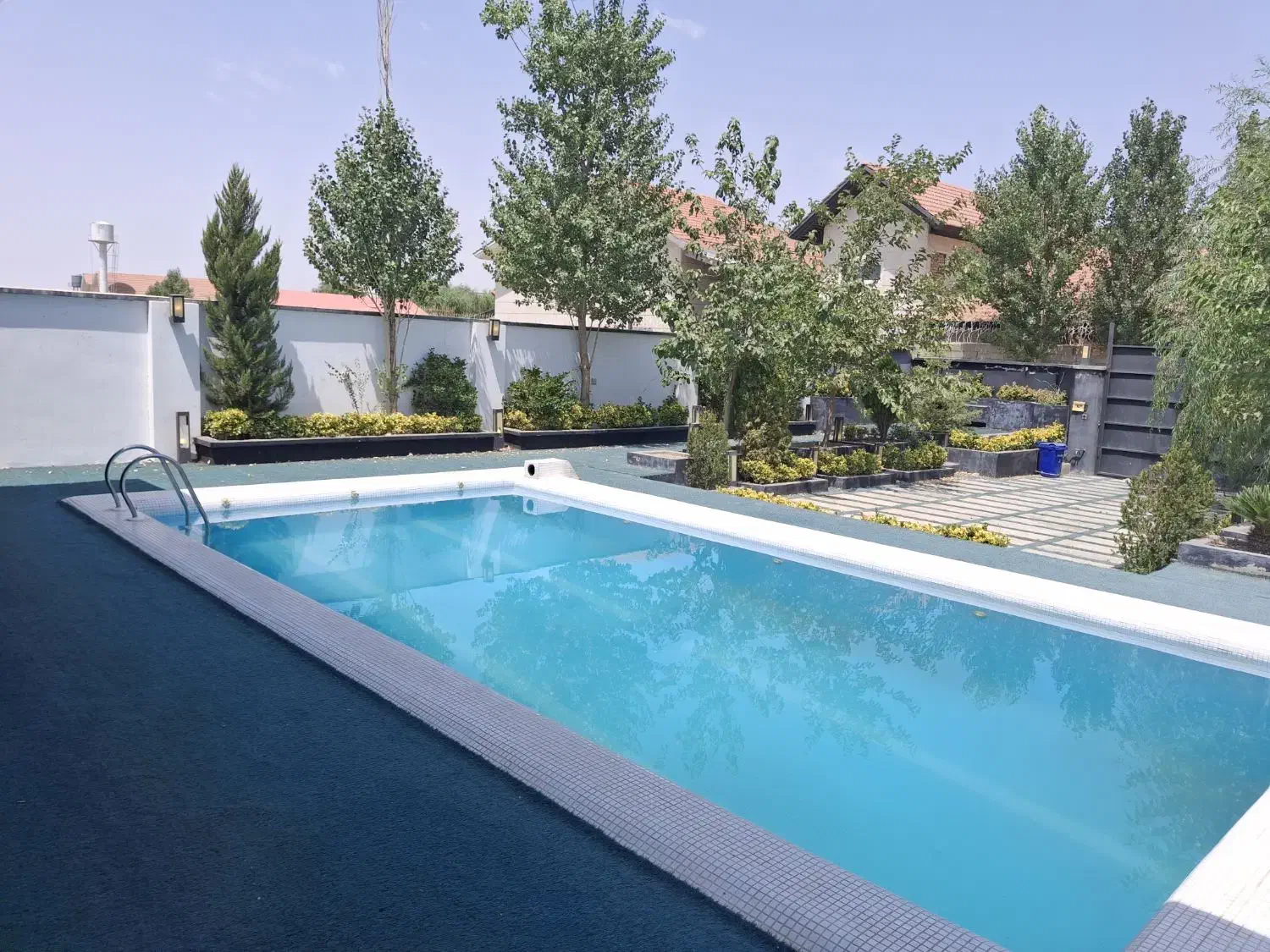 ویلا استخر دار|اجارهٔ کوتاه‌مدت ویلا و باغ|هشتگرد, تهران دشت|دیوار