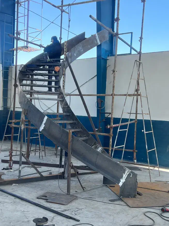 برش سی ان سی فلز،ساخت پله فلزی، نرده وسایبان(لار)|خدمات پیشه و مهارت|لار, |دیوار