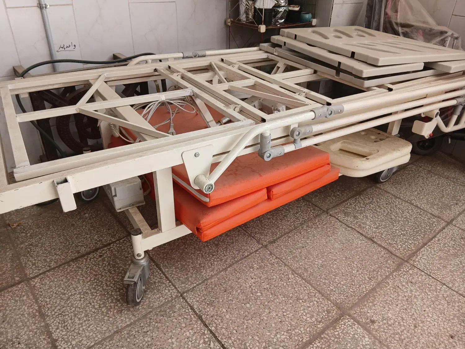 تخت برقی بیمار و سالمند|تخت و سرویس خواب|شاهرود, |دیوار