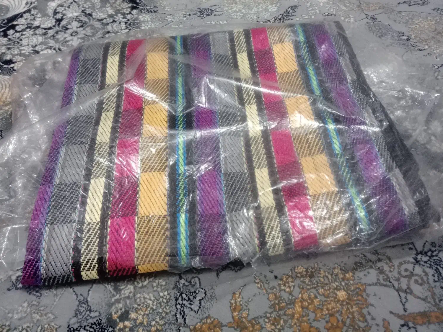 جارختخوابی|رختخواب، بالش، پتو|قروه, |دیوار