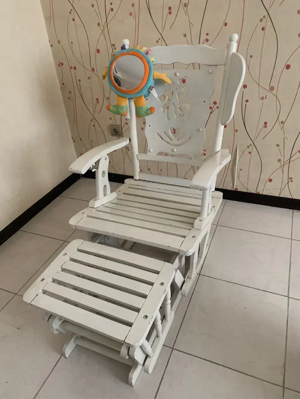 صندلی شیردهی یا صندلی ریلکسی|تخت و صندلی بچه|شیراز, شیمی گیاه|دیوار
