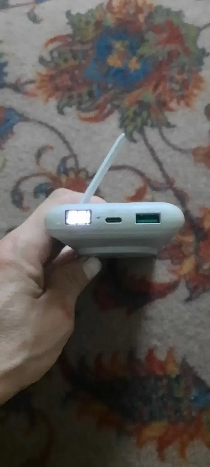 یک عدد دستگاه شارج موبایل سالم است|لوازم جانبی موبایل و تبلت|قم, ارم|دیوار