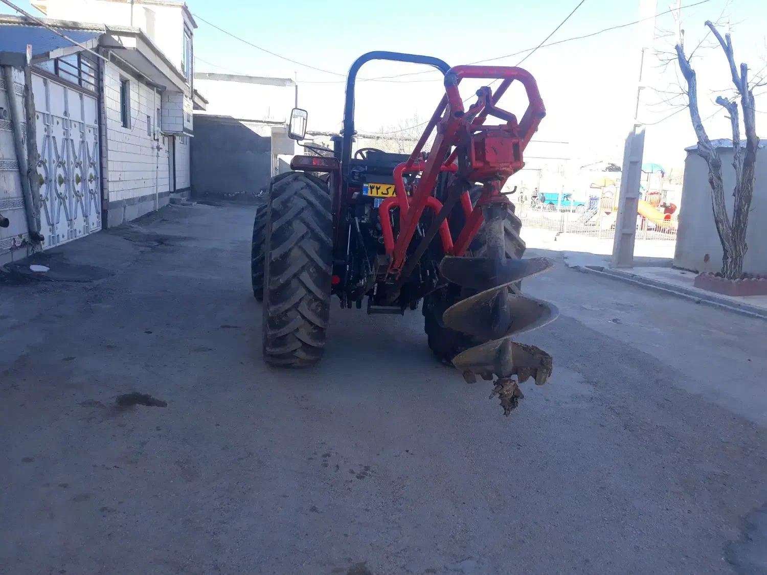 چاله کن بامته تراکتور|خدمات باغبانی و درختکاری|لاران, |دیوار