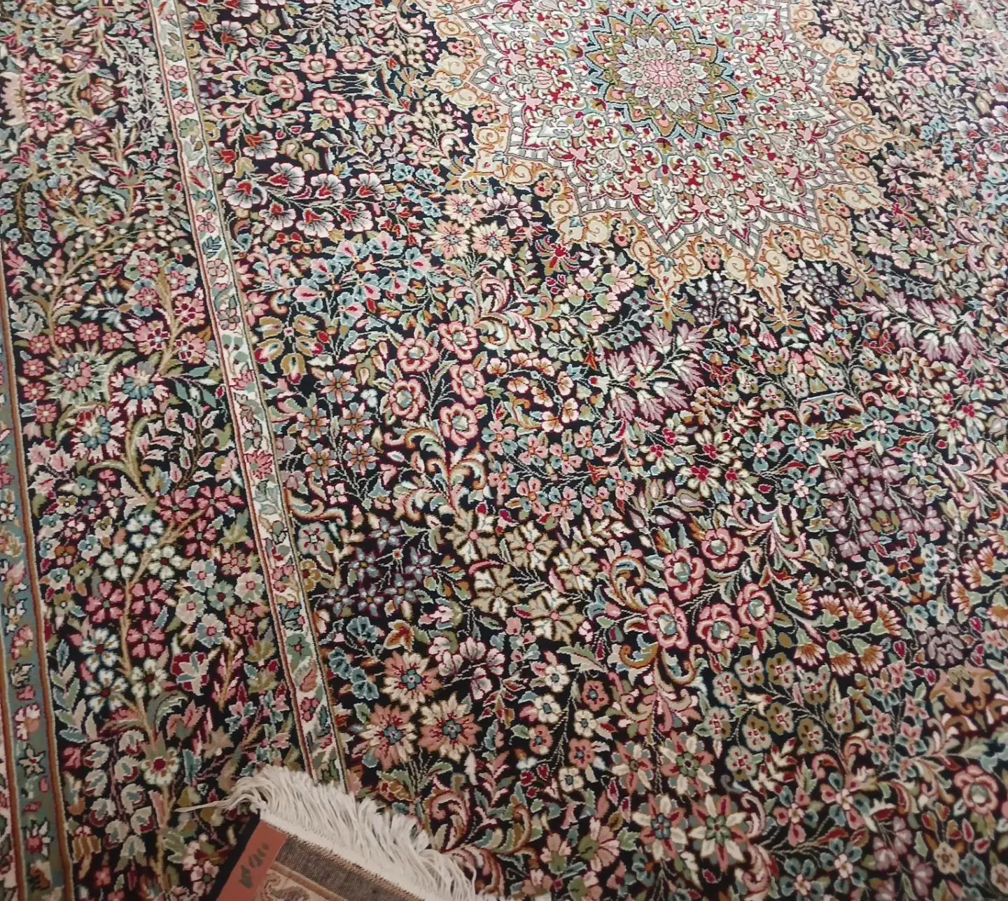 له شکل فرشه گرکمه|فرش|سنندج, |دیوار