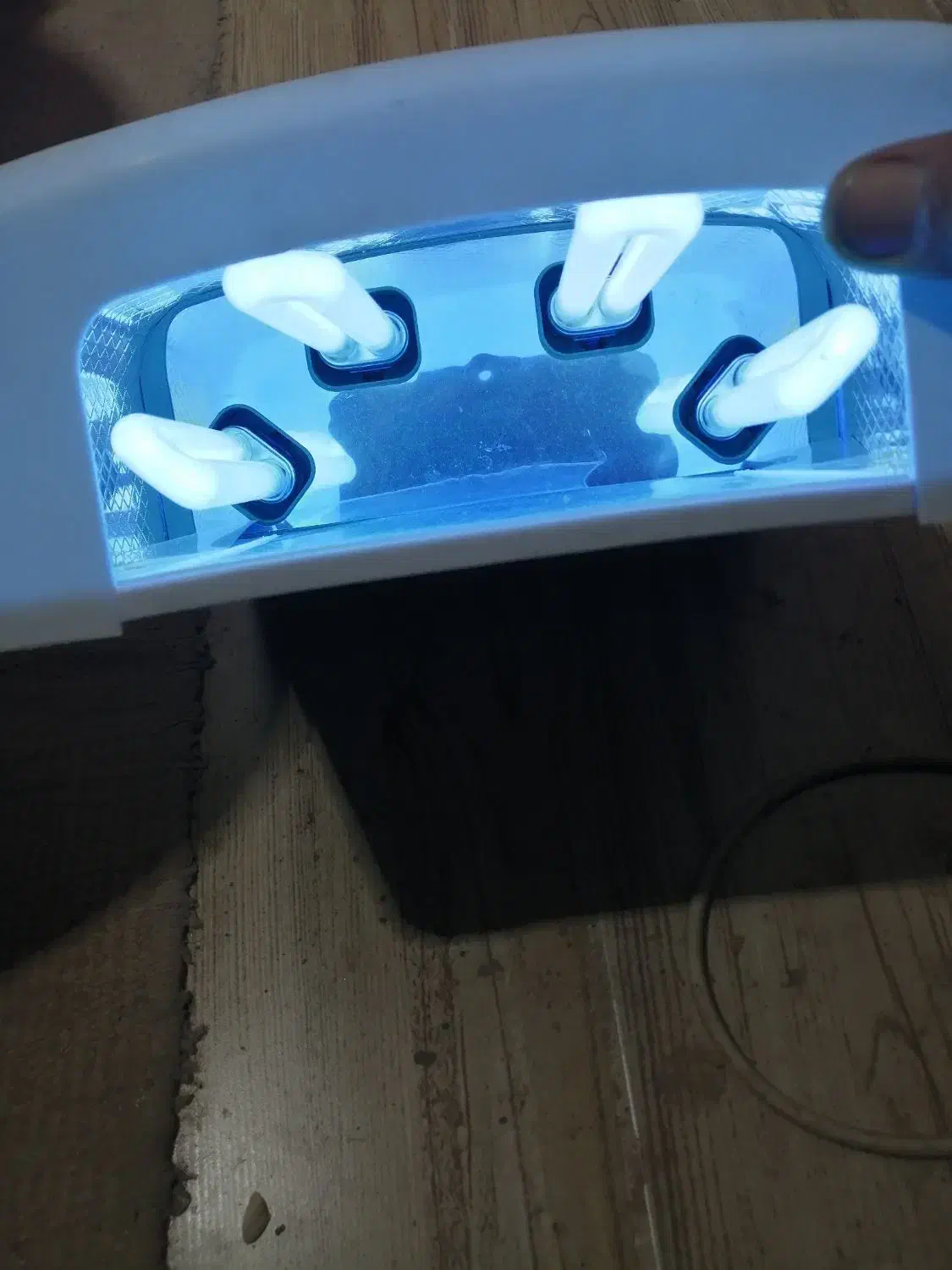 لامپ آبی یووی برا ناخن کارها|آرایشی، بهداشتی، درمانی|سبزوار, پامنار|دیوار