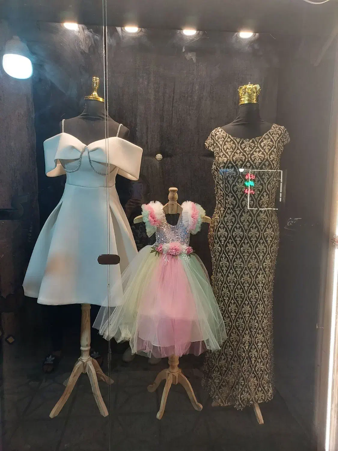 فروش ویترین فروش رگال فروش مانکن فروش تابلو|فروشگاه و مغازه|مشهد, رده|دیوار