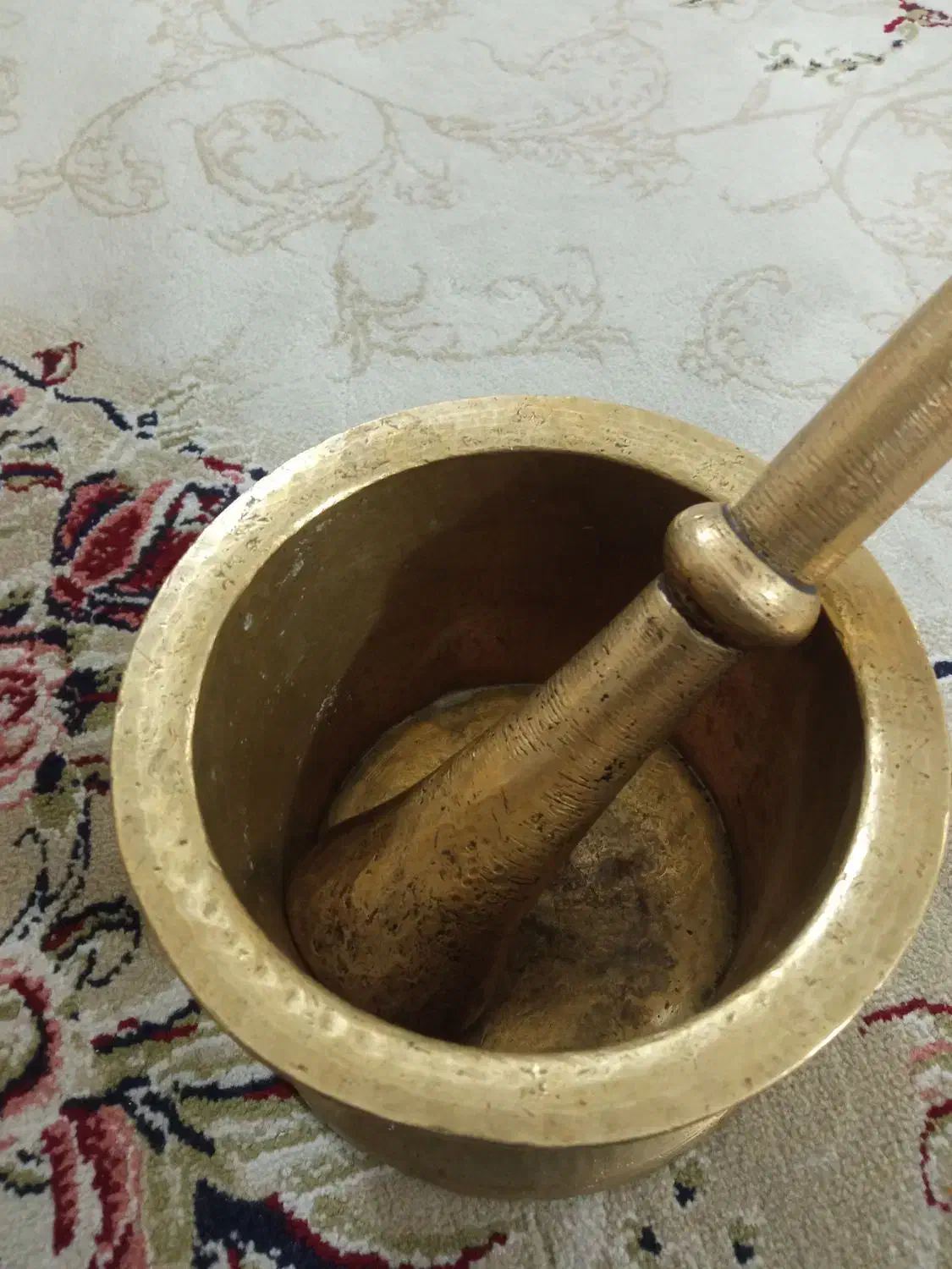 هاون بزرگ برنجی خیلی قدیمی|صنایع دستی و سایر لوازم تزئینی|سنندج, |دیوار