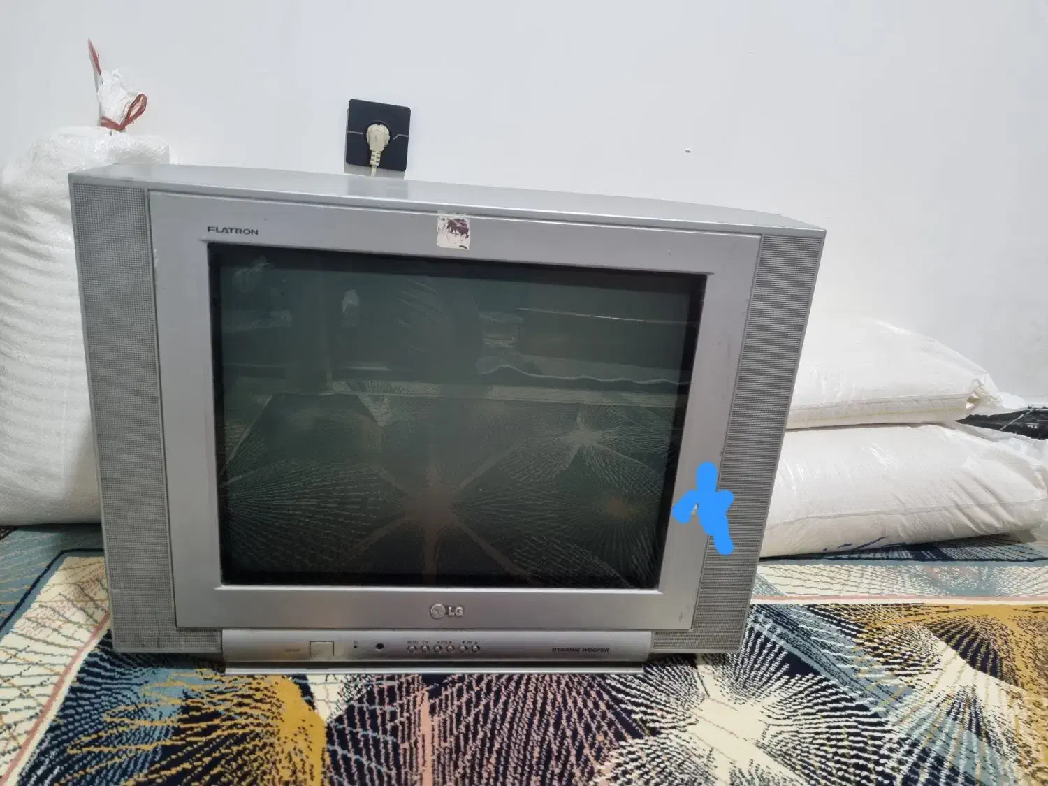 تلویزیون|تلویزیون و پروژکتور|چهارباغ, |دیوار