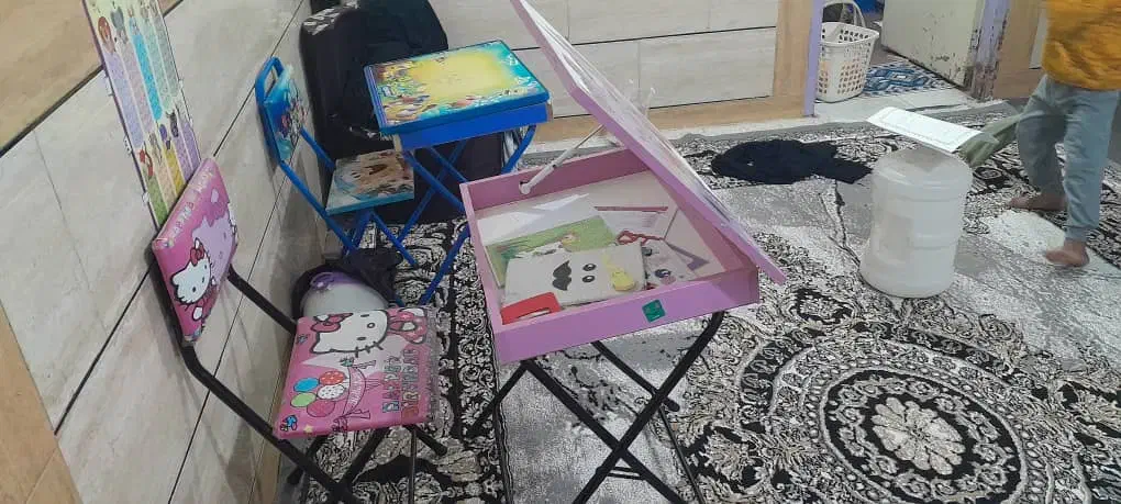 دو عدد میز تحریر|میز تحریر و کامپیوتر|کارون, |دیوار