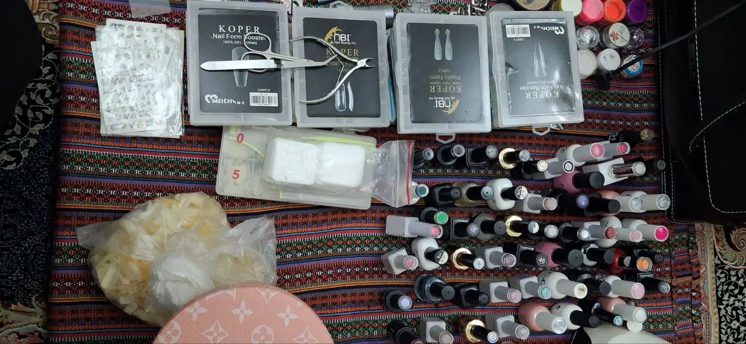 لوازم ناخون|آرایشگاه و سالن‌های زیبایی|مشکین‌دشت, |دیوار